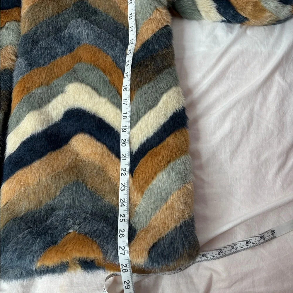Forever 21 faux fur chevron striped coat sizeL collared one hookeye top closure - Picture 9 of 11